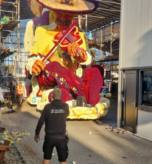 DAHLIAREUZEN UIT DE TENT, OP WEG NAAR SINT JANSKLOOSTER