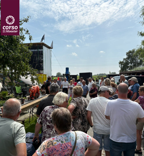 KRANTENPLAKZATERDAG EN EEN GESLAAGDE CORSOFIETSTOCHT